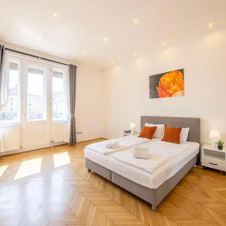 شقة N' Sweet 4bedroom W' Balcony بودابست