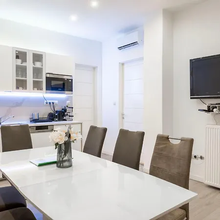 شقة N' Sweet 4bedroom W' Balcony *