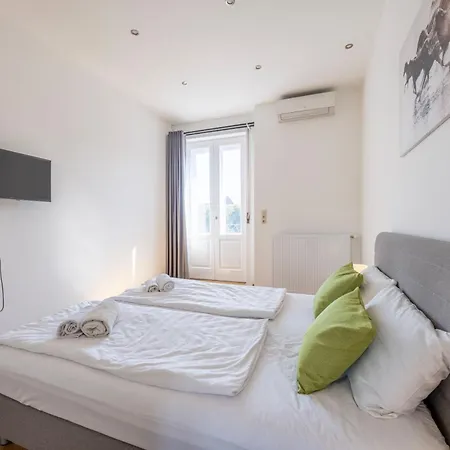 شقة N' Sweet 4bedroom W' Balcony بودابست