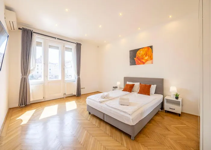 Apartament N' Sweet 4bedroom W' Balcony Budapesta