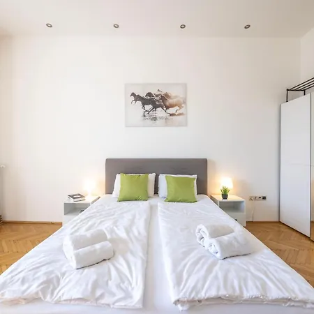 N' Sweet 4bedroom W' Balcony * Budapest