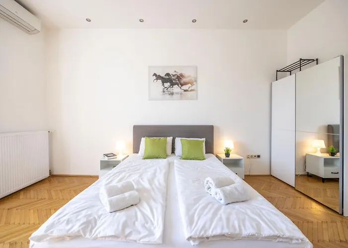 N' Sweet 4bedroom W' Balcony * Budapest